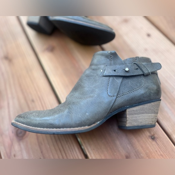 Dolce Vita brown leather ankle booties - Picture 4 of 9